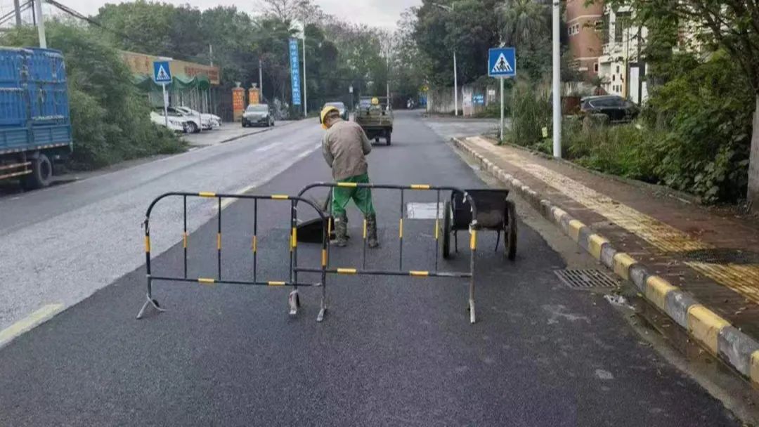 DƬ